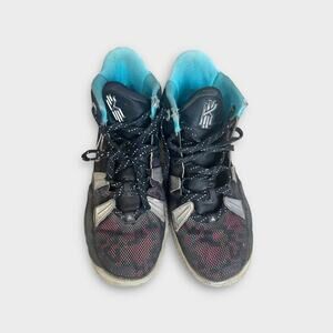Nike Kyrie Irving Basketball High Top Shoes Black/Pink/Blue Size 7Y